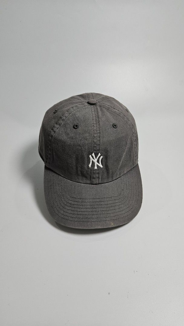 47 Brand New York Yankees Baseball Cap (Category: Caps & Hats) located in Alfonso. Submitted by jbcamet (Listing ID 1460829849, Image 1). Description: - Grey New York Yankees cap - Classic 'NY' logo embroidered on the front - '47' logo on the side - Adjustable strap at the back for a comfortable fit - Made by 47 Brand - One size fits all.