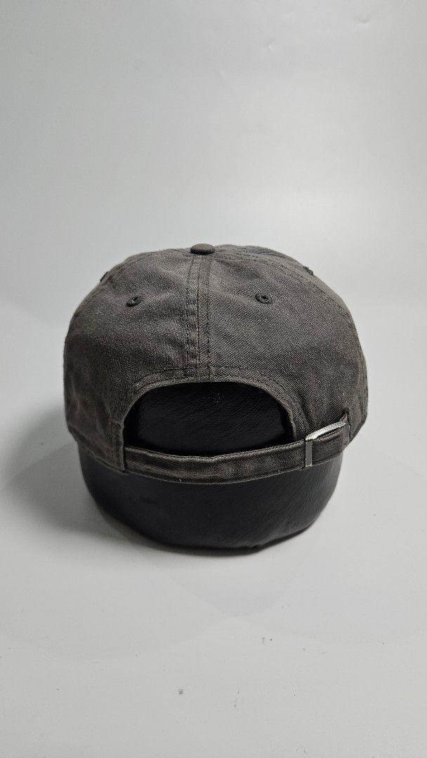 47 Brand New York Yankees Baseball Cap (Category: Caps & Hats) located in Alfonso. Submitted by jbcamet (Listing ID 1460829849, Image 3). Description: - Grey New York Yankees cap - Classic 'NY' logo embroidered on the front - '47' logo on the side - Adjustable strap at the back for a comfortable fit - Made by 47 Brand - One size fits all.