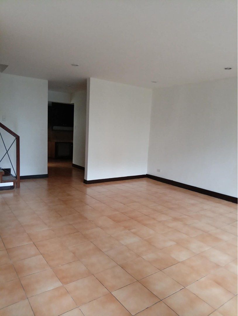 4Bedrooms Row House For Rent (Category: House & Lot) located in Las Pinas. Submitted by mariafutalan510 (Listing ID 1460882910, Image 3). Description: Ayala Alabang Village District2 - 2Storey Row House For Rent LA:84sqm 4Bedrooms 3Toilet and Bath 1Parking Slot (Street Parking Only) Rental Rate: Php 40,000.00 Annual Village Association Dues, AAVA Assessement Fee and Registration Fee of 10,000.00 as new tenant shall be for the account of the LESSE