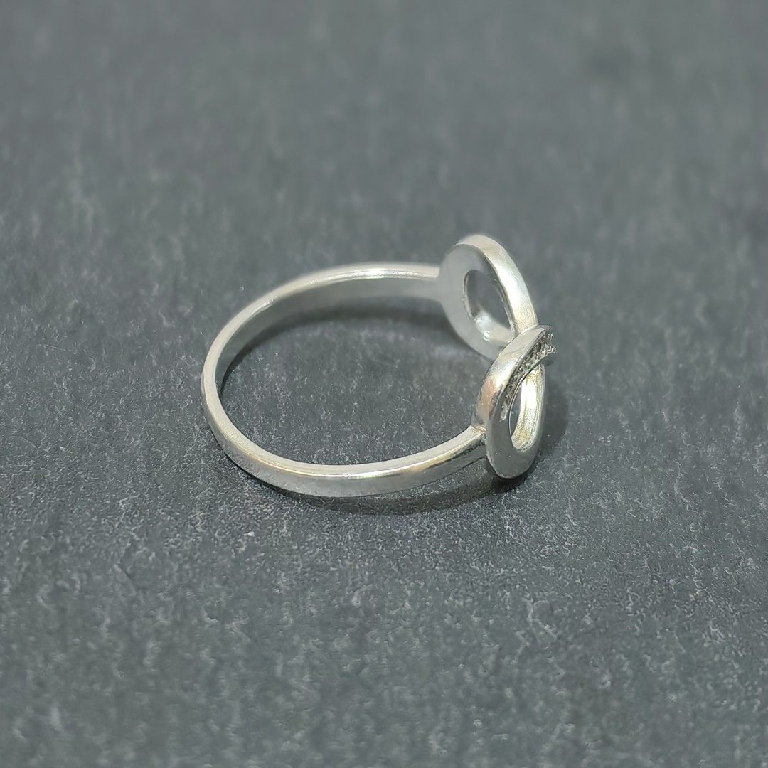 925 Silver ring, size 7 (Category: Rings) located in Pasig City. Submitted by primepicksph (Listing ID 1460879770, Image 3). Description: DISCLAIMER: Stones used in the accessories are not tested. Therefore, we are selling the items as is. These products are sourced from different suppliers who have obtained them from auctions. Though some may still look brand new, we declare all items posted as pre-owned. Please manage your expectations as some 