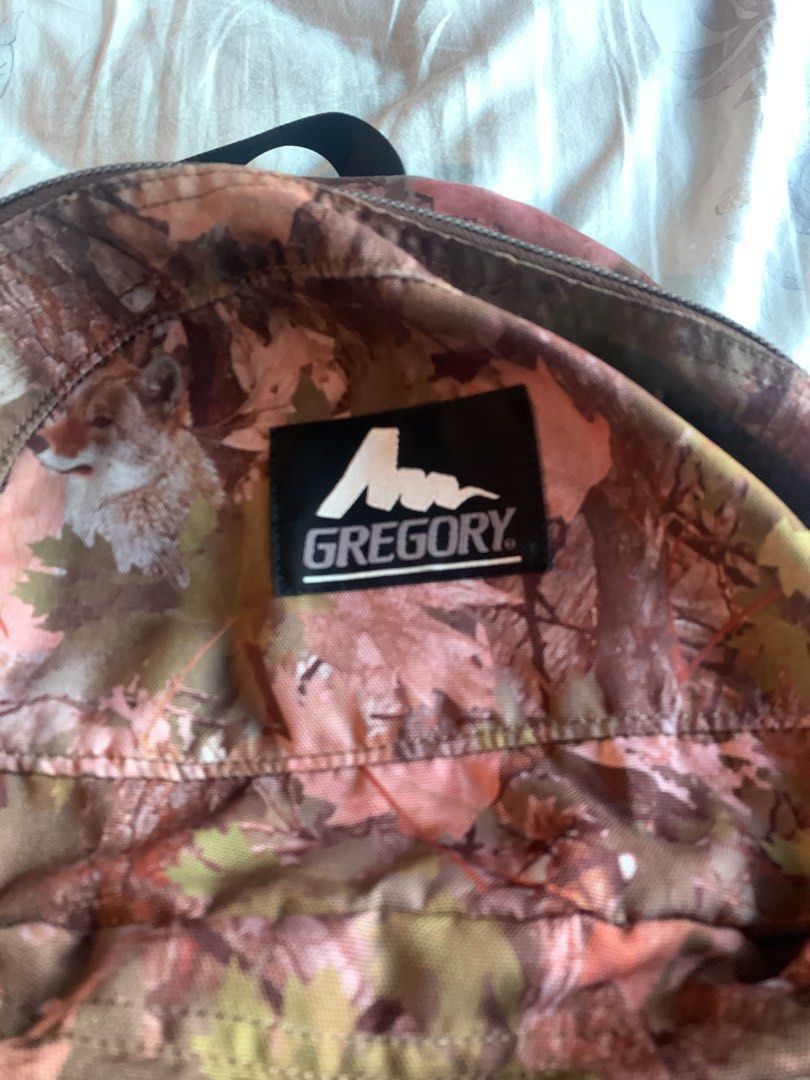 日本入男女啱用 Gregory backpack about 24 to 26L 返工背包返工背囊返學背包返學背囊旅行背囊旅行背包 office backpack travel backpack 登山毅行者越野跑跑步 YKK拉鍊 狀況良好 （分類：背包）位於 Hong Kong。 由 staytunetune 提交（商品編號 1460919260，圖片 2）。簡介： Good 。