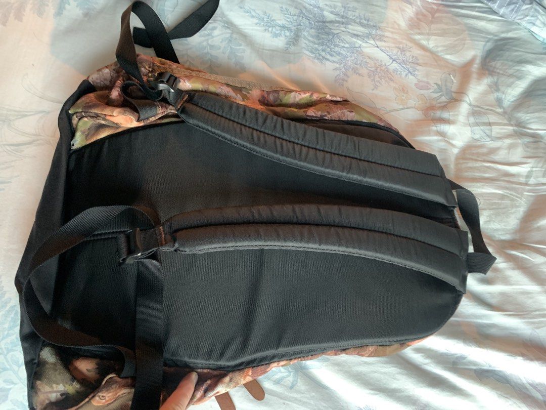 日本入男女啱用 Gregory backpack about 24 to 26L 返工背包返工背囊返學背包返學背囊旅行背囊旅行背包 office backpack travel backpack 登山毅行者越野跑跑步 YKK拉鍊 狀況良好 （分類：背包）位於 Hong Kong。 由 staytunetune 提交（商品編號 1460919260，圖片 3）。簡介： Good 。