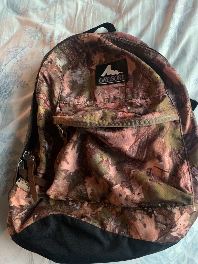 日本入男女啱用 Gregory backpack about 24 to 26L 返工背包返工背囊返學背包返學背囊旅行背囊旅行背包 office backpack travel backpack 登山毅行者越野跑跑步 YKK拉鍊 狀況良好 （分類：背包）位於 Hong Kong。 由 staytunetune 提交（商品編號 1460919260，圖片 1）。簡介： Good 。