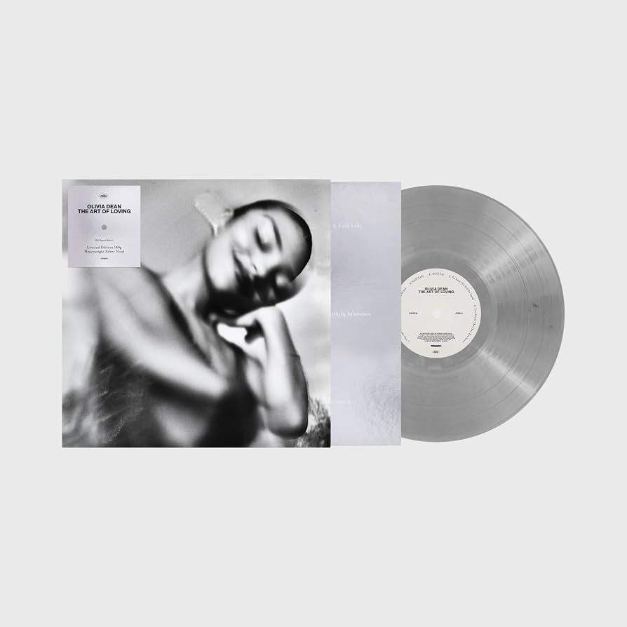 預訂 OD Olivia dean The Art of Loving - Anniversary Edition Silver Vinyl LP color colored 銀色黑膠 （分類：音樂與媒體 - 黑膠碟）位於 Hong Kong。 由 hkvinyllp 提交（商品編號 1460915545，圖片 1）。簡介： 可以預訂 全新 若訂單被商店取消，會退回訂金 價格以落訂為準 先付40%訂金，到貨後再付尾款 官方會在9月25日出貨，3-4星期到港 運輸方式：順豐，運費到付 可以面交 請注意： 1.海外運輸有機會令貨品有小裂痕，請見諒 2.下單後，不能因為個人原因，而取消訂單 3.下單後不會換貨或是退款，缺貨除外 4.實物與圖片或會有不同，圖片只供參考 5.不包官瑕 Limited edition half-speed master pressed on heavyweight 180g silver vinyl. Side A 1. The Art of Loving (Int