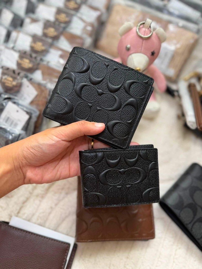 💯 ORIGINAL COACH MEN’S WALLET (Category: Wallets & Card Holders) located in Manila. Submitted by luxebybern (Listing ID 1460762901, Image 2). Description: 💯 ORIGINAL COACH WALLET ⬇️ LOWER THAN MALL PRICE 💵 CASH PAYMENT ☑️ LAYAWAY / INSTALLMENT .
