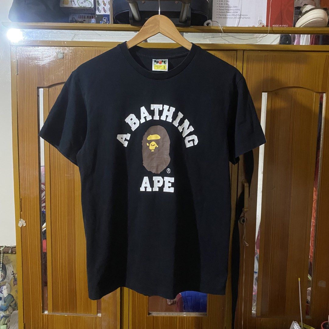 A Bathing Ape BAPE College Logo Shirt (Category: Tshirts & Polo Shirts ) located in Manila. Submitted by 4114thrifts.ph (Listing ID 1460875489, Image 1). Description: Item Name: A Bathing Ape BAPE College Logo Shirt (Details) • Size: Small on tag • Dimes: 20x26 • Color Rate: 9.4/10 • Issue/s: Need Wash Only Mine: 1,050 Free Shipping 📥 Dasmariñas City, Cavite, 4114📍.