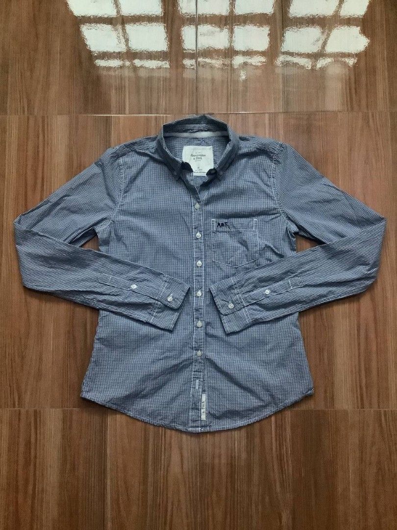 Abercrombie & Fitch Button-down Long sleeve (Category: Longsleeves) located in Canaman. Submitted by stayhypethrifted (Listing ID 1460355688, Image 1). Description: .