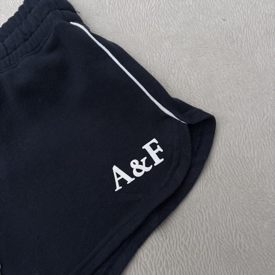 Abercrombie & Fitch Sweat Short (Category: Shorts) located in Baybay. Submitted by thrift.ed2023 (Listing ID 1460720350, Image 3). Description: Abercrombie & Fitch Sweat Shorts 24” to 28” Waistline Stretchable No Issue Need Wash Good as New.