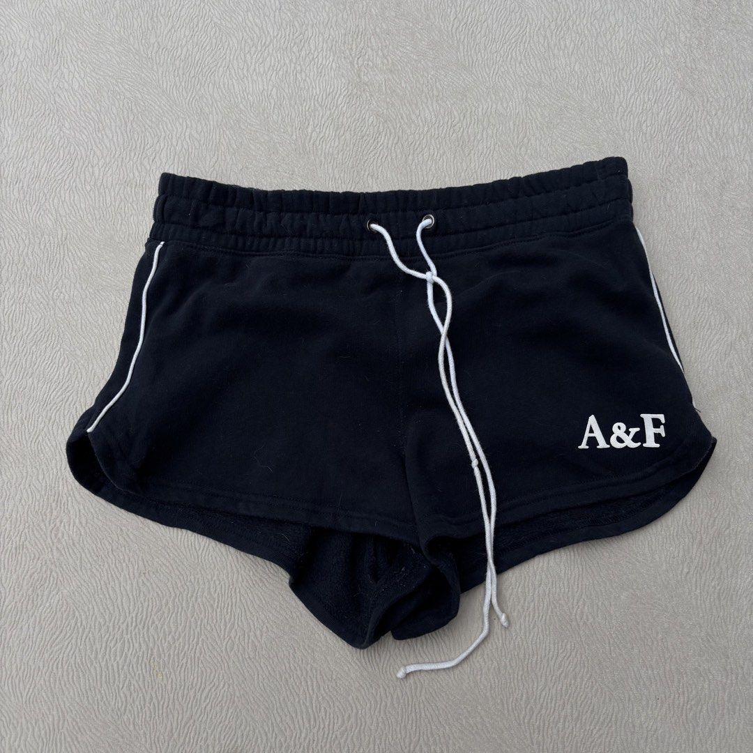 Abercrombie & Fitch Sweat Short (Category: Shorts) located in Baybay. Submitted by thrift.ed2023 (Listing ID 1460720350, Image 1). Description: Abercrombie & Fitch Sweat Shorts 24” to 28” Waistline Stretchable No Issue Need Wash Good as New.