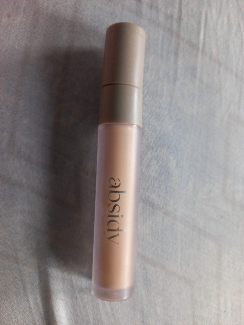 Absidy Concealer - Shade 2N (Category: Makeup) located in San Miguel. Submitted by jemrous (Listing ID 1460745415, Image 1). Description: - Absidy Concealer ORIG PRICE: 300 never been used, wrong order nawala yung pangblend - Shade: 2N - Coverage: Good for blemishes and dark circles - Formula: Easy to blend - Packaging: Convenient tube with applicator - Ideal for: Everyday makeup.