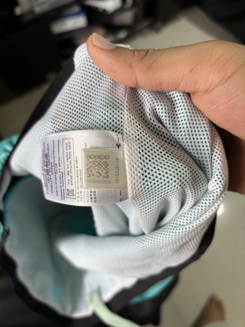 Adida windbreaker (Category: Coats, Jackets and Outerwear) located in Cagayan de Oro. Submitted by thriftcgyph (Listing ID 1460837102, Image 3). Description: ADIDAS WINDBREAKER ₱600 NO ISSUE COMPLETE TAGS NO SIZE ON TAG COLOR RATE: 9/10 L : 21 x W: 26.