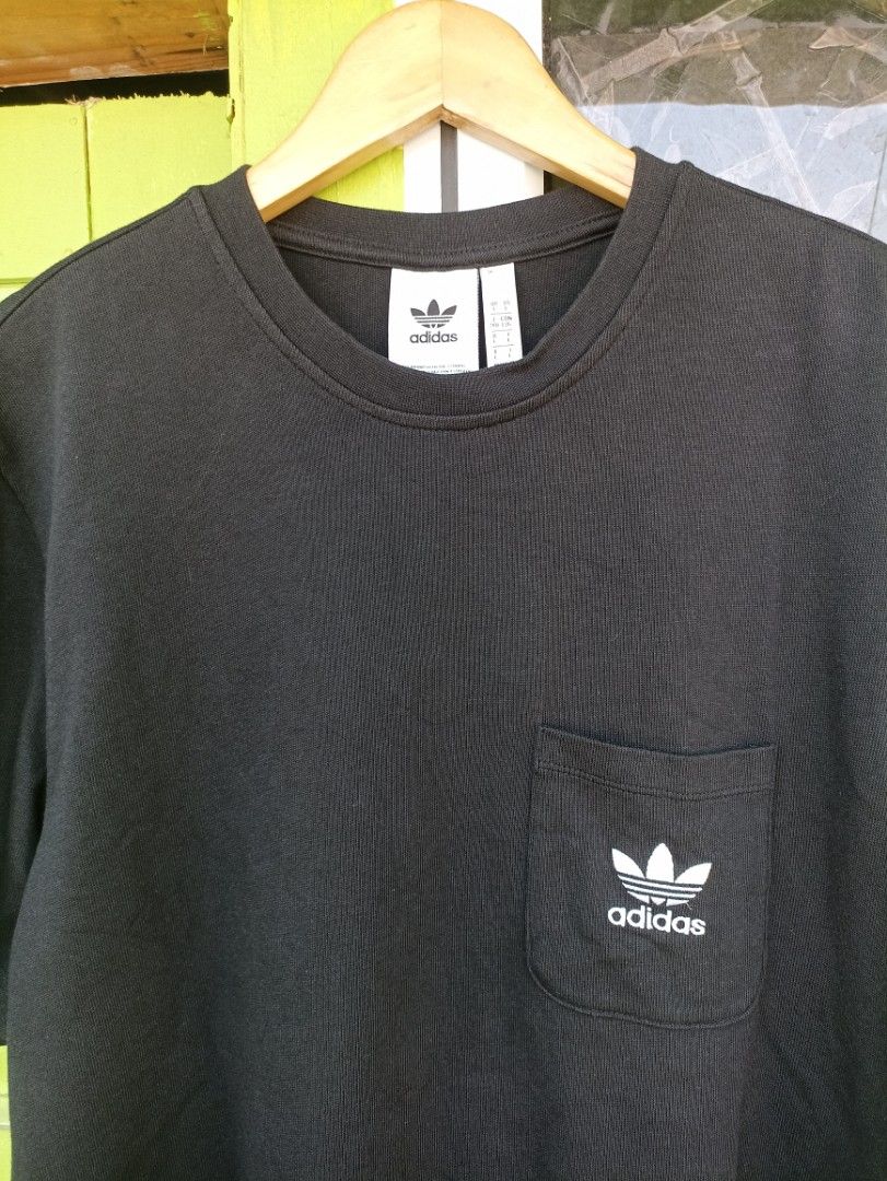 Adidas (Kategori: Atasan) berada di Jakarta Pusat. Dikirim oleh bubuhan.seconds (ID iklan 1460917618, Gambar 3). Deskripsi: sz-onteg L pxl 75x57.
