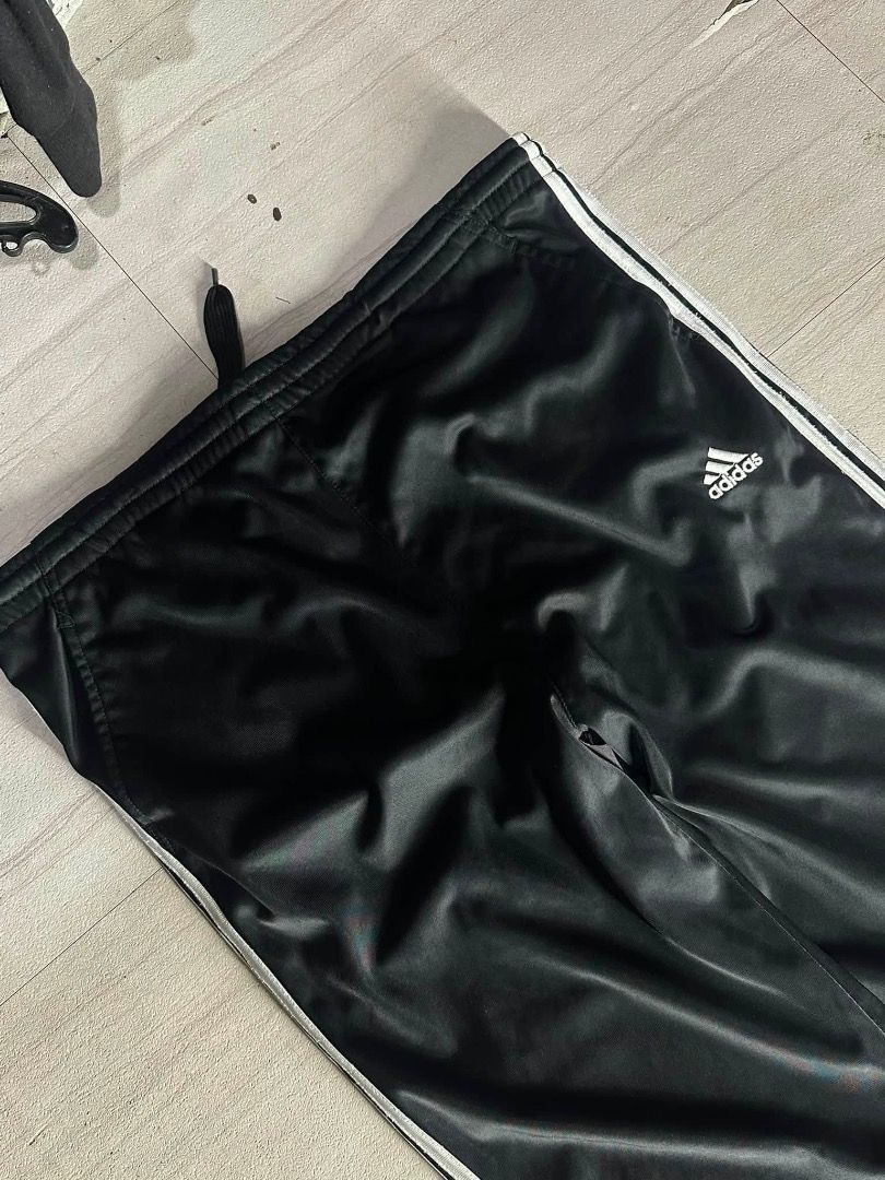 Adidas Black Sweatpants (Category: Joggers) located in Manila. Submitted by nb_thriftshop (Listing ID 1460904811, Image 3). Description: adi pants waist 30 to 37 length 42.5 leg hole 8 no issue washed .