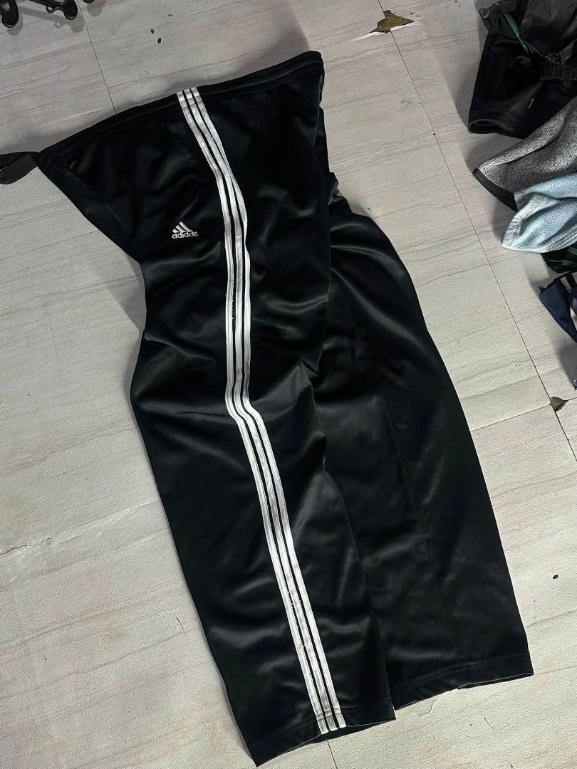 Adidas Black Sweatpants (Category: Joggers) located in Manila. Submitted by nb_thriftshop (Listing ID 1460904811, Image 2). Description: adi pants waist 30 to 37 length 42.5 leg hole 8 no issue washed .