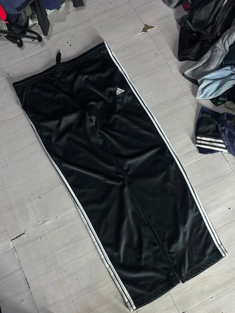 Adidas Black Sweatpants (Category: Joggers) located in Manila. Submitted by nb_thriftshop (Listing ID 1460904811, Image 1). Description: adi pants waist 30 to 37 length 42.5 leg hole 8 no issue washed .