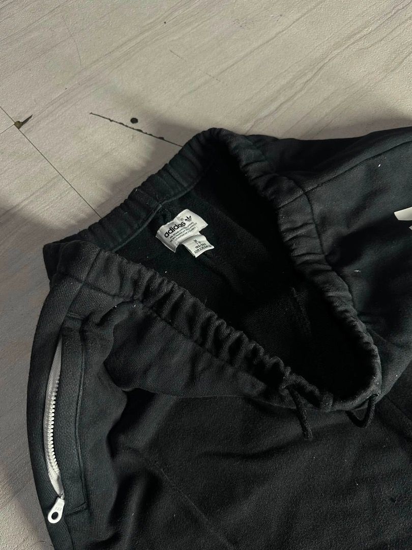 Adidas black sweatshort (Category: Shorts) located in Manila. Submitted by nb_thriftshop (Listing ID 1460897550, Image 3). Description: adi short waist 27 to 35 has lace and garter length 22 leg hole 10.5 no issu makapal tela .