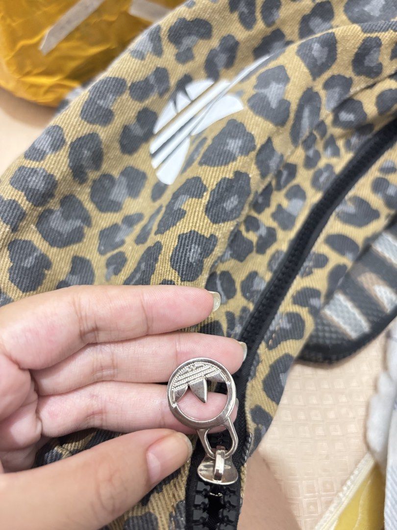 Adidas Leopard Print kili Bag (Category: Shoulder Bags) located in Lapu Lapu. Submitted by affordmo (Listing ID 1460442632, Image 3). Description: - Adorable Adidas shoulder bag - Stylish leopard print with classic three stripes - Secure zipper closure - Adjustable strap for comfort - Ideal for everyday use, fits your essentials.