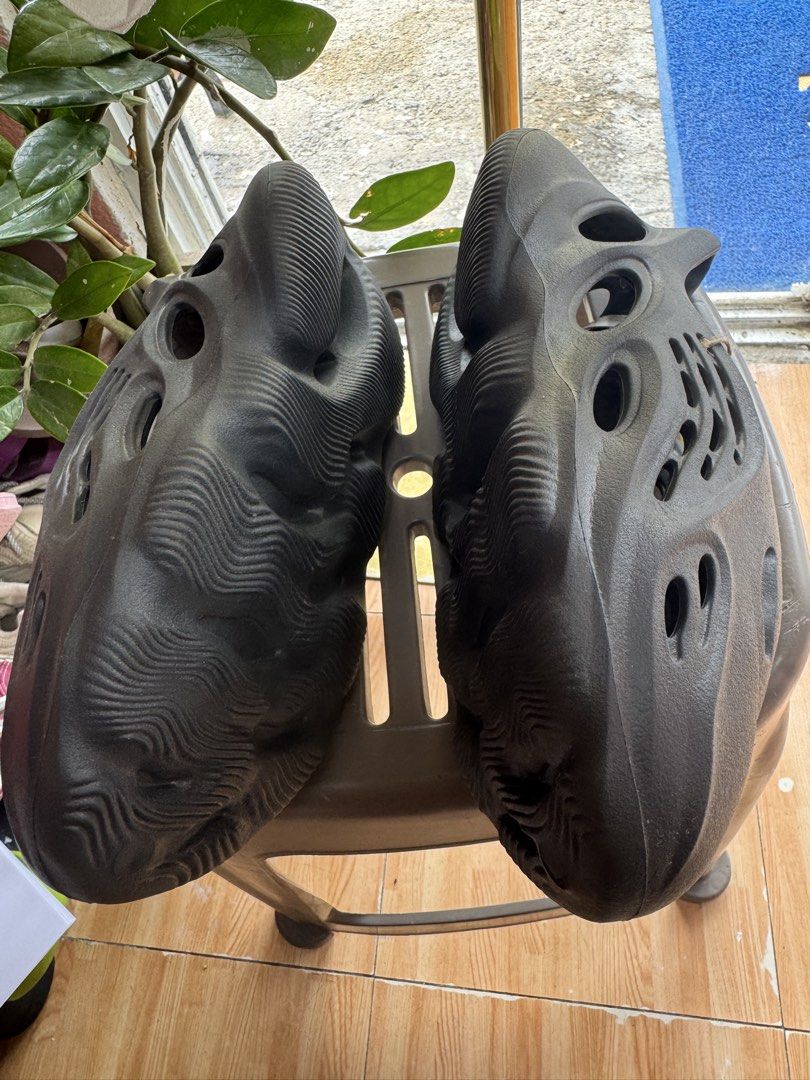 Adidas Original 100% (Category: Slippers & Slides) located in Manila. Submitted by wildbear.e10374 (Listing ID 1460739241, Image 3). Description: Adidas 100% authentic suitable for any weather easy to wear and wash . .