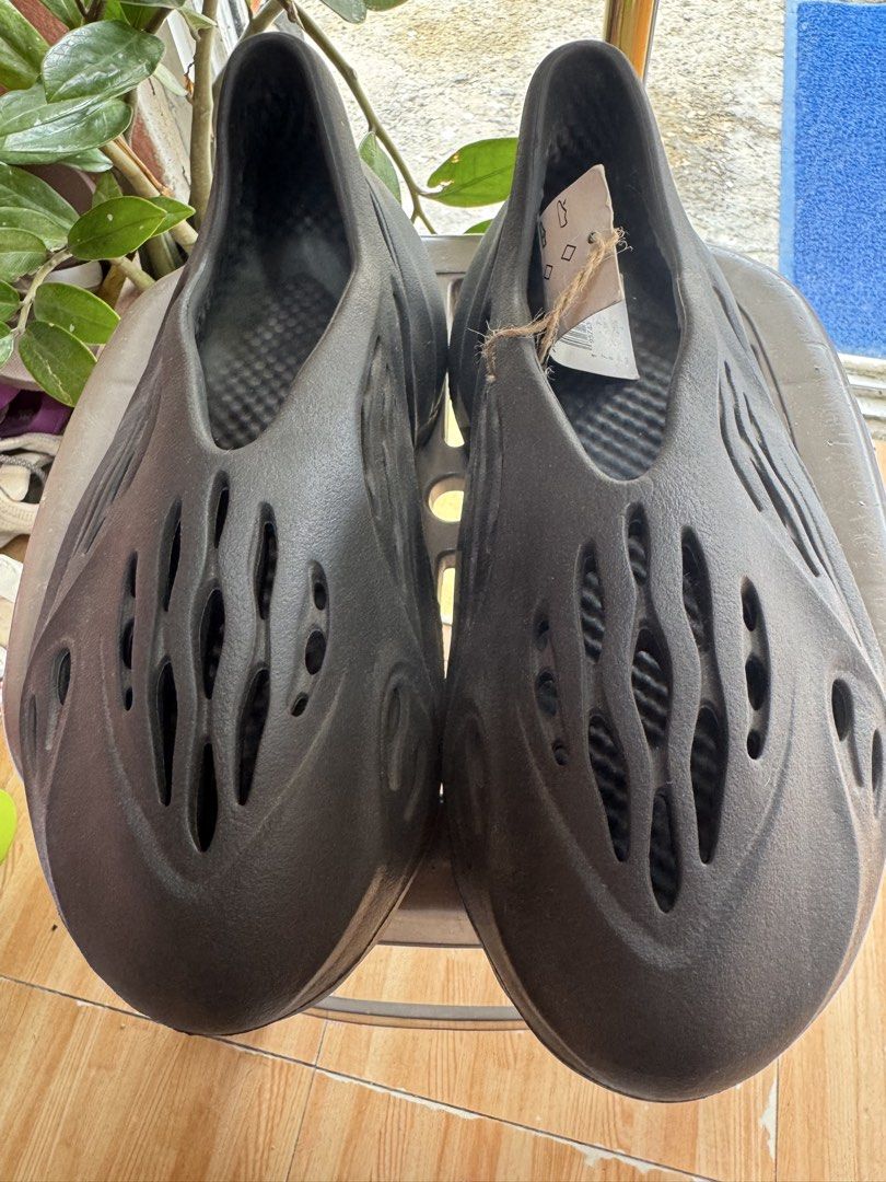 Adidas Original 100% (Category: Slippers & Slides) located in Manila. Submitted by wildbear.e10374 (Listing ID 1460739241, Image 1). Description: Adidas 100% authentic suitable for any weather easy to wear and wash . .