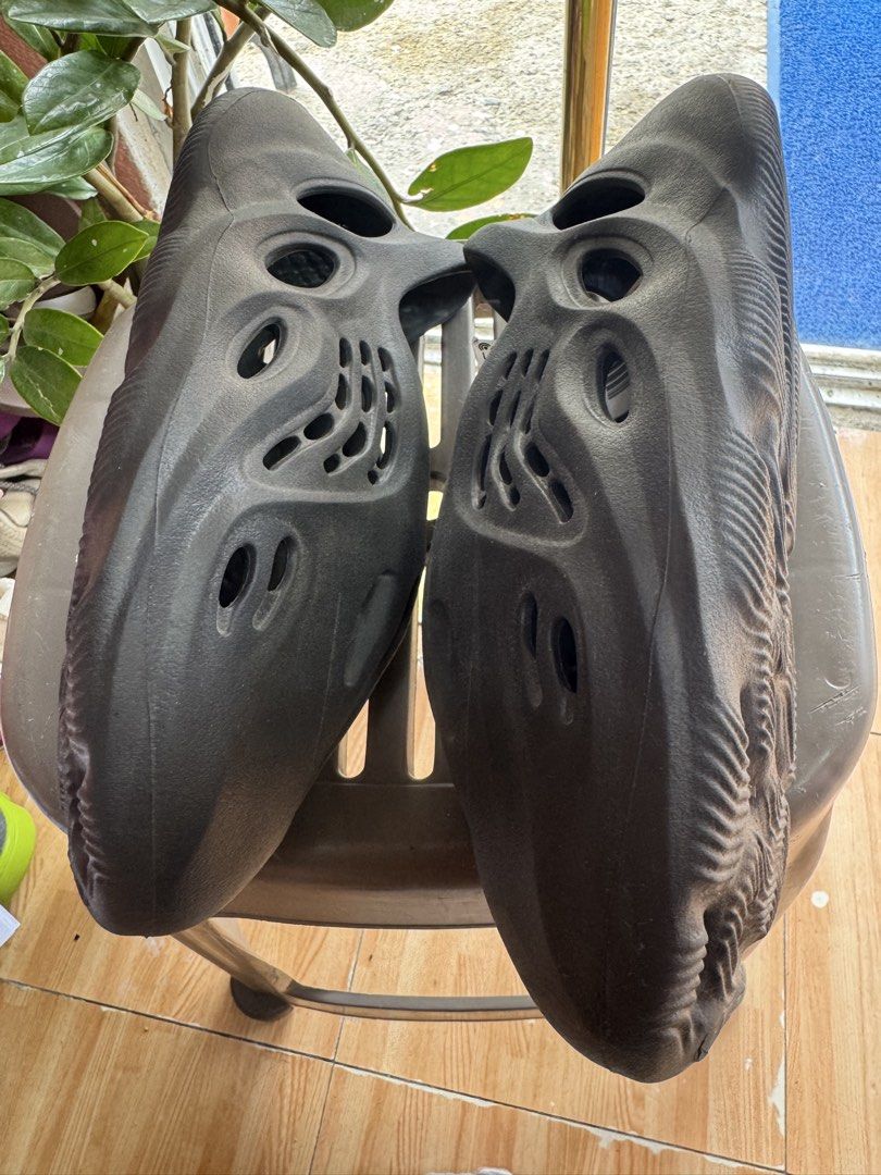 Adidas Original 100% (Category: Slippers & Slides) located in Manila. Submitted by wildbear.e10374 (Listing ID 1460739241, Image 2). Description: Adidas 100% authentic suitable for any weather easy to wear and wash . .