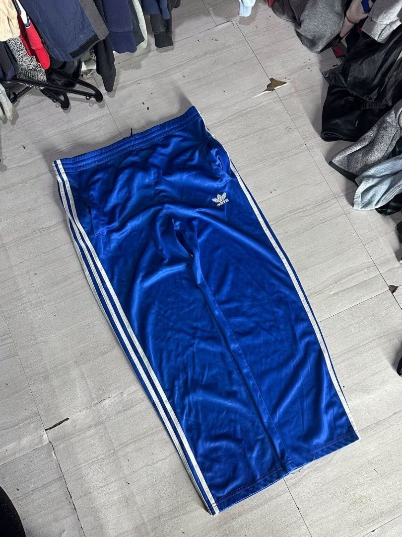 Adidas sweatpants (Category: Trousers) located in Manila. Submitted by nb_thriftshop (Listing ID 1460904216, Image 1). Description: adi pants waist 30 to 35 has lace length 39 leg hole 8 no issue washed .