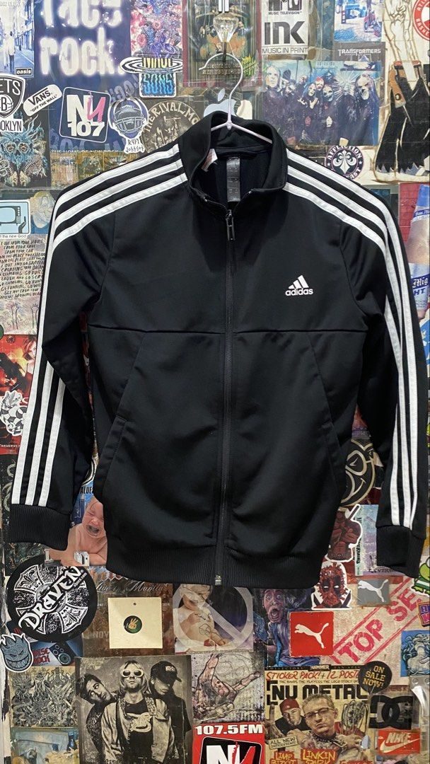 Adidas Track Jacket Kids (Category: Babies & Kids Fashion) located in Santa Rosa. Submitted by skinticket888 (Listing ID 1460754959, Image 1). Description: Black Track Jacket Kids Size: US Small / UK 9-10Y (depende parin sa katawan ng kid) Orig (bought in Germany) Good Condition (see pic) ₱450 Rfs. Decluttering / need funds Meet up: Petron Laguna Bel-Air 2 Santa Rosa Laguna Lalamove: buyer will book & shoulder Respect. Thanks ✌🏻😊.