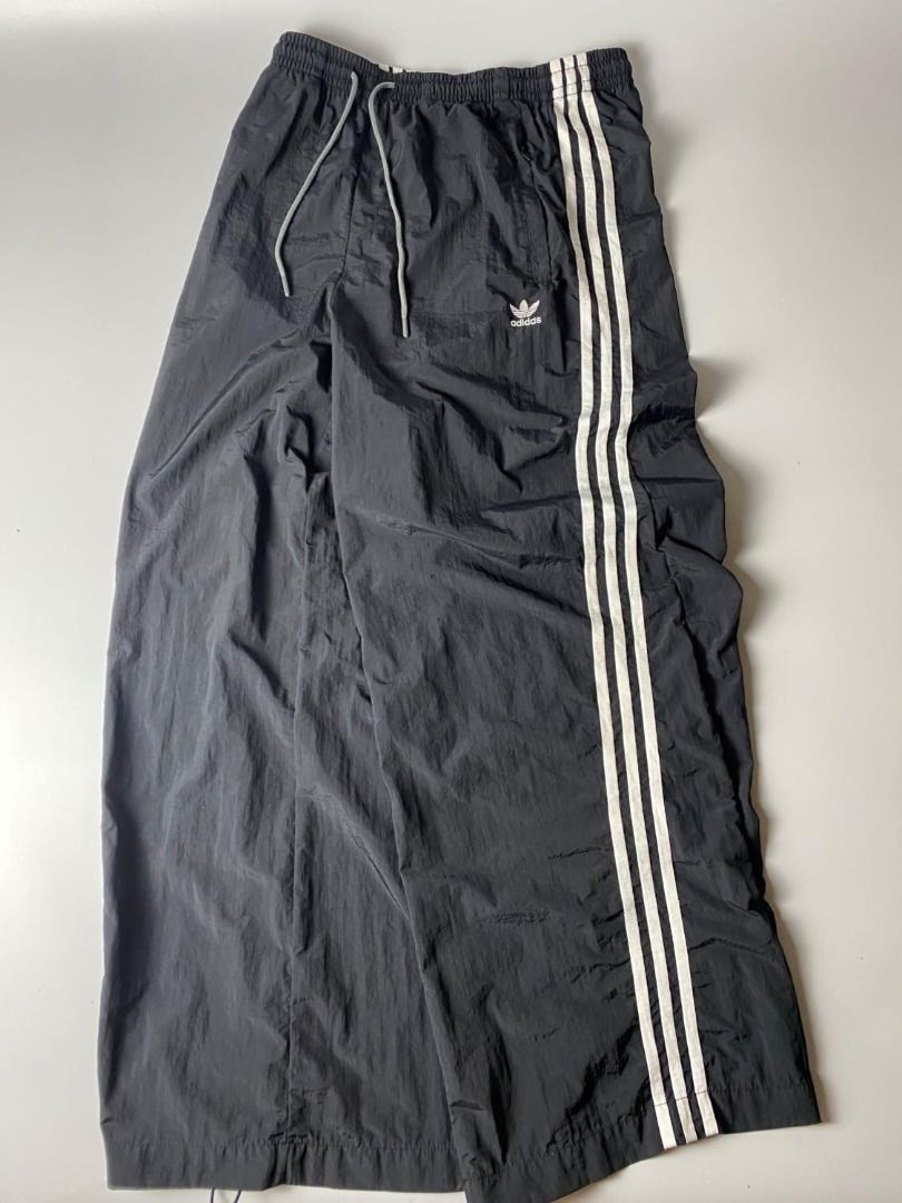 ADIDAS TRACKPANTS (Category: Joggers) located in Pasig City. Submitted by akithrift18 (Listing ID 1460799373, Image 1). Description: ITEM: ADIDAS TRACKPANTS Size fits: MEDIUM ADJUSTABLE W: 28-30 L: 40 Leg opening: 12 Issue: NO ISSUES Condition: GOOD Color rate: 9/10 GRAB: 2000 • Color may vary due to lighting • Location: Pasig City (NCR) • Courier: J&T Express • Mode of payment: G CASH/PAYMAYA • All items are thrifted/second hand please manage yo