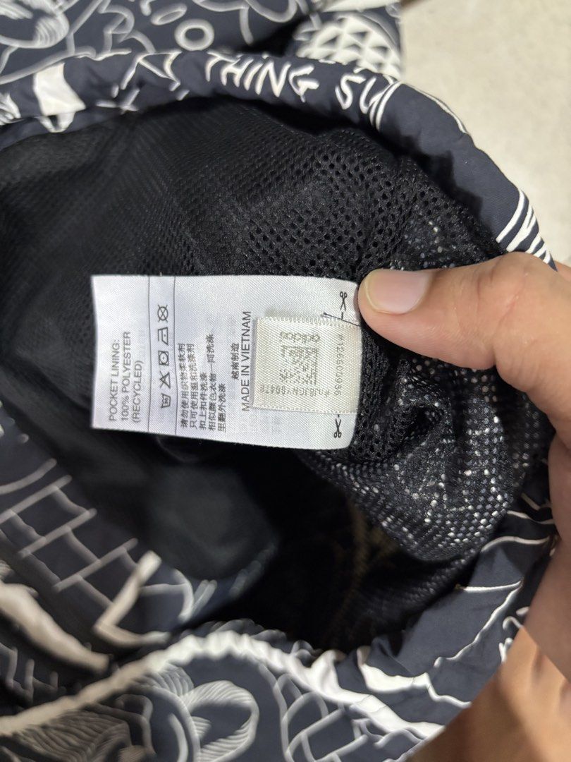 Adidas windbreaker (Category: Coats, Jackets and Outerwear) located in Cagayan de Oro. Submitted by thriftcgyph (Listing ID 1460836666, Image 3). Description: ADIDAS WINDBREAKER ₱750 NO ISSUE COMPLETE TAGS 2XL ON TAG COLOR RATE: 9/10 L : 28.5 x W: 25.5.