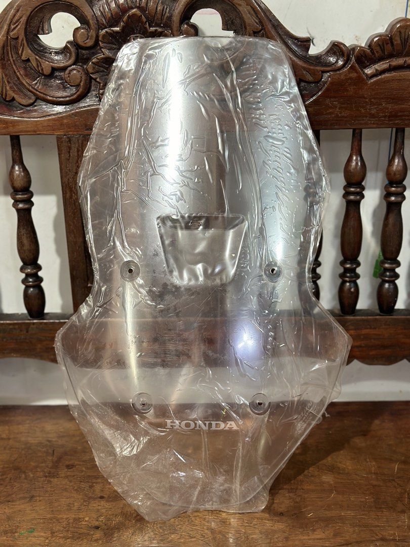 ADV 160 Honda Windshield (Category: Other Motorcycles Parts and Accessories) located in Manila. Submitted by cnmanaois19234 (Listing ID 1460781015, Image 2). Description: - Clear windshield for Honda motorcycles - Features embossed Honda logo - Pre-drilled mounting holes for easy installation - Shields rider from wind and debris Stock ito - original almost new tinaggal agad sa motor naka plastic pa .