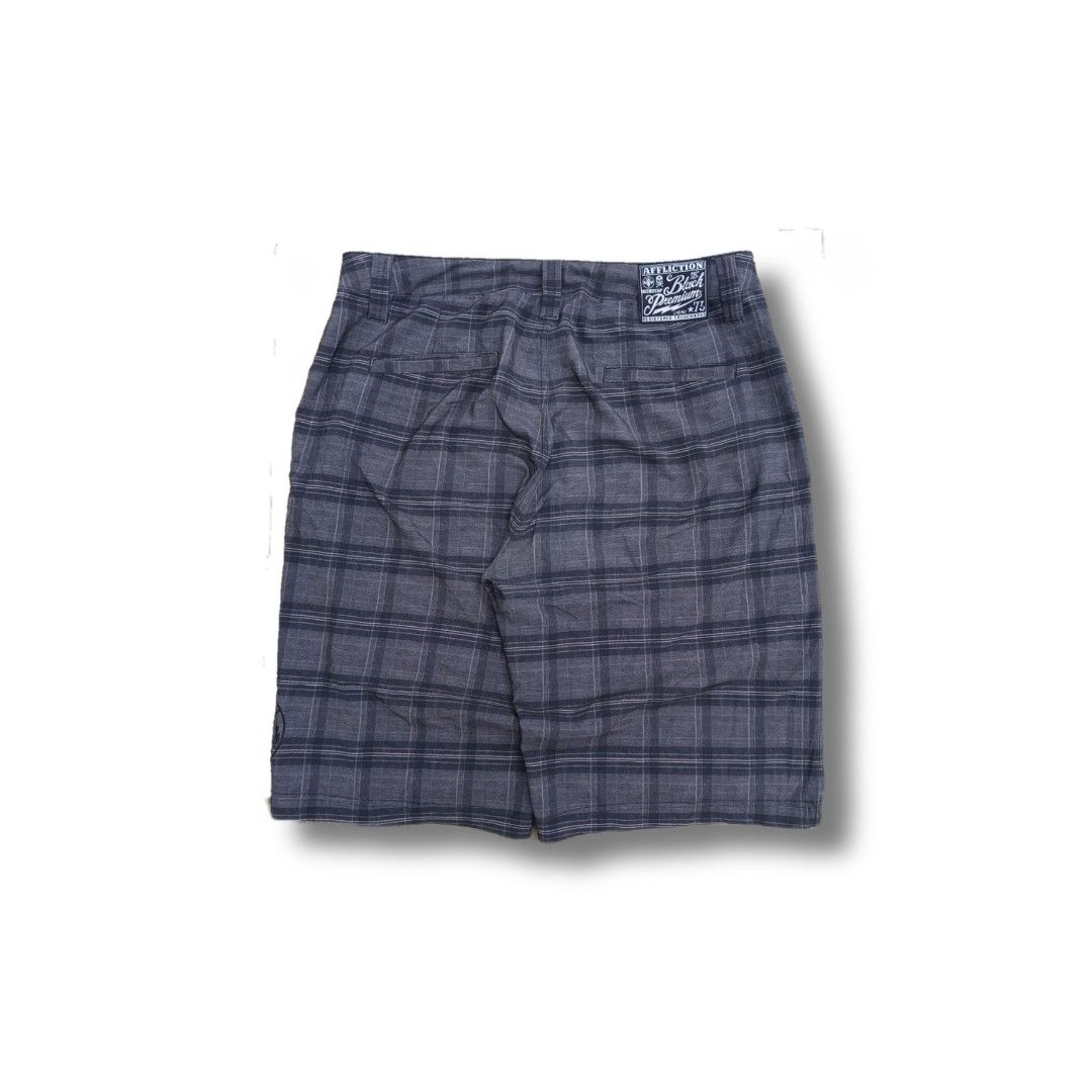 Affliction Plaid Shorts (Category: Activewear) located in San Luis. Submitted by 3fted.au (Listing ID 1460818704, Image 3). Description: Affliction Plaid Drifit Shorts (parang boardshorts) Excellent Condition 9.8/10 Color Rate No Issues Waist: 36 (pero freewaist with drawstring) Length: 21 Hem: 12.5.