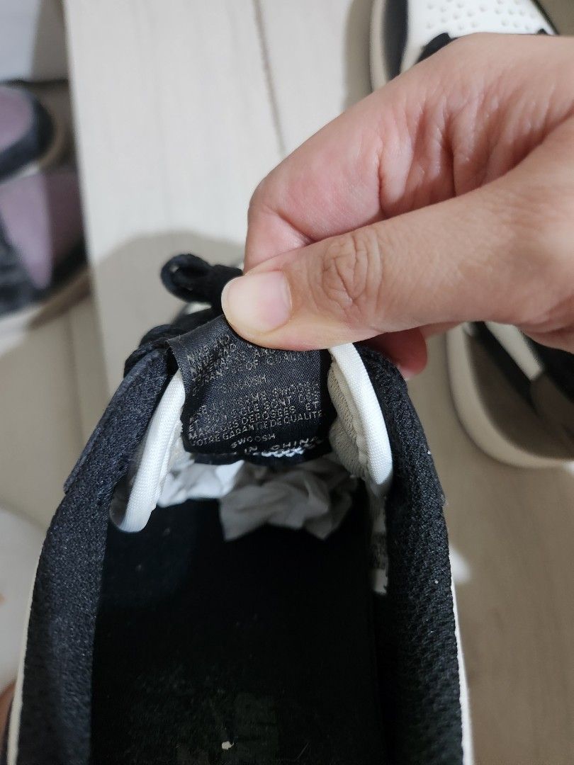 Air Jordan 1 Low OG "Shadow" (Category: Sneakers) located in Paranaque City. Submitted by andim8 (Listing ID 1460836554, Image 3). Description: - Air Jordan 1 Low OG - Colorway: Shadow - Size: UK 6.5 - Material: Premium Leather - Classic and iconic design - Perfect addition to any sneaker collection.