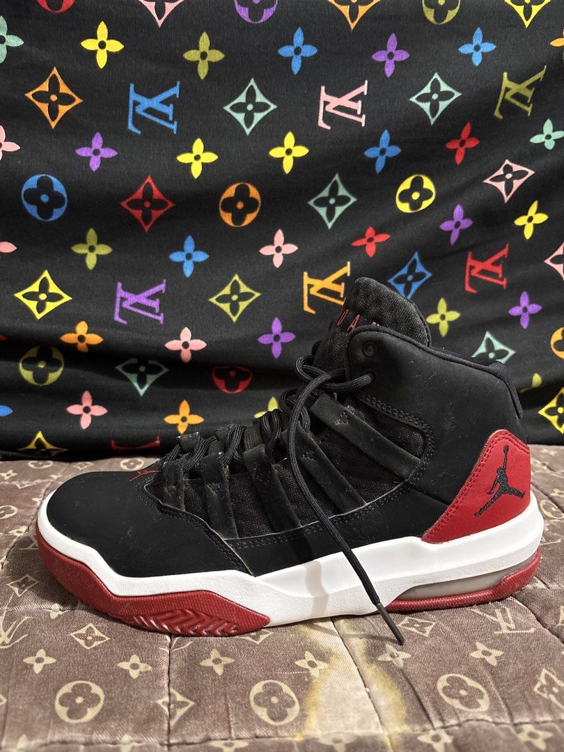 Air Jordan Max Aura 4 (Category: Sneakers) located in Manila. Submitted by mariedanie86502 (Listing ID 1460756648, Image 1). Description: - Bought in Japan - 100% Original & Used only once - Size: US 7 (25 cm) - Colorway: Black/Gym Red/White • Style Code: AQ9084-023 RSF: Nakatambak lang and hindi na nagagamit. PM me for more photos or if you have any questions..
