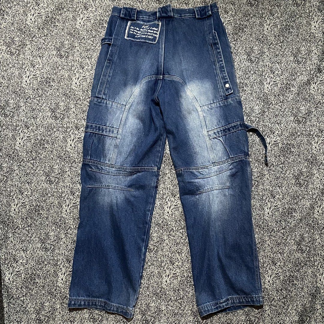 Akademiks denim baggy pants (Category: Jeans) located in Quezon City. Submitted by semantaryrave (Listing ID 1460833566, Image 2). Description: Akademiks denim baggy pants size 32 Good comdition Issue see on pic Waist- 32 Length- 44 Hem- 9.5 Thigh- 13 .