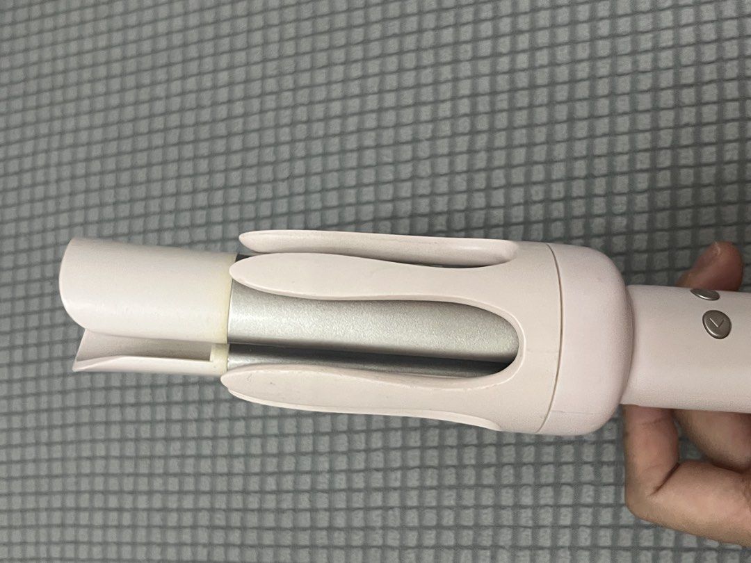 AKIRA Automatic Rotating Hair Curler Pink (Category: Hair) located in Dasmarinas. Submitted by 365daysofsummer (Listing ID 1460901507, Image 3). Description: - Akira Automatic Hair Curler in Pink - Effortless styling with a rotating barrel - Adjustable temperature settings: 160°C to 220°C - Convenient controls on the handle - Corded for reliable power .