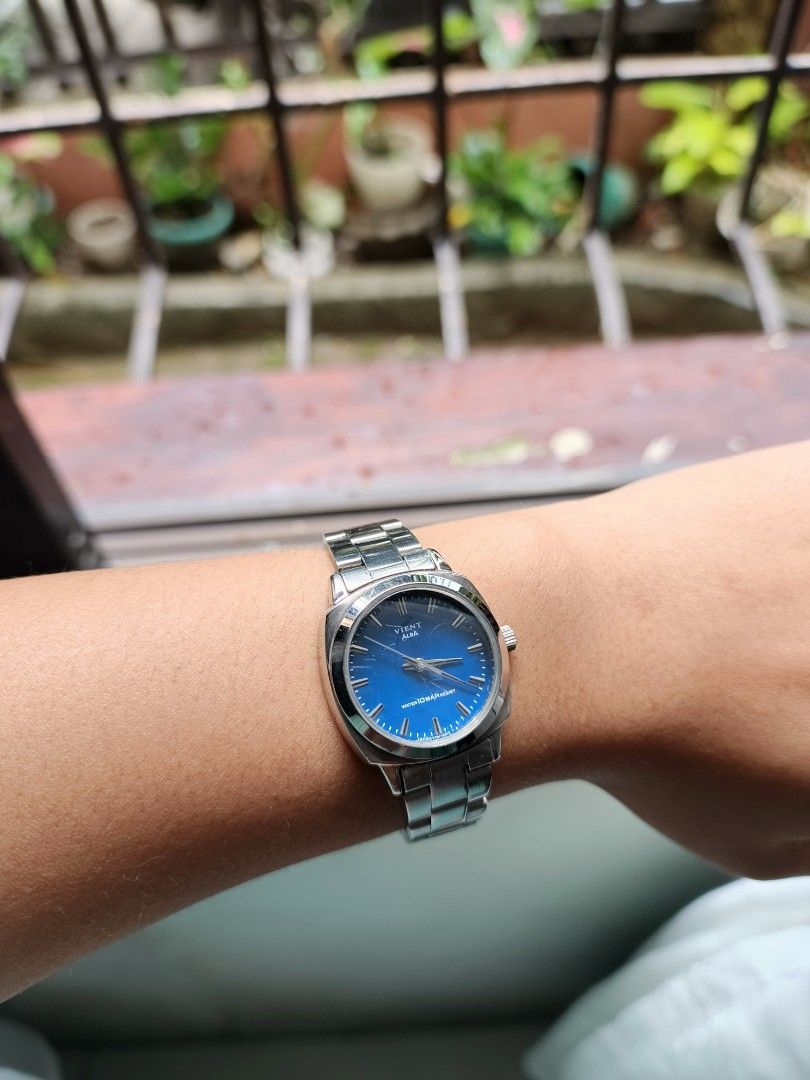 ALBA Vient (Vintage) (Category: Women's Watches) located in Manila. Submitted by altlazo23 (Listing ID 1460905596, Image 1). Description: All parts are original, good condition and working. Minimal slightly visible hairlines on glass..