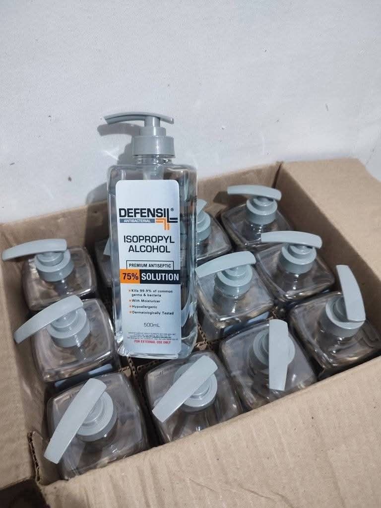 Alcohol Defensil Pump Bottle 500ml (Category: Detergents) located in Manila. Submitted by dconlinesh14898 (Listing ID 1460910428, Image 1). Description: AVAILABLE ONHAND‼️✨🧿 Isopropyl Alcohol Defensil 75% w/Moisturizer 500ml PUMP BOTTLE 💸 2 for ₱185 PESOS ONLY‼️ ✨ Kills 99.9% of germs and bacteria💧 With moisturizer para hindi nakaka-dry ng hands🌸 Sobrang bango! Perfect for everyday use sa bahay, office, o kapag nasa biyahe. 🛍️ Limited stocks