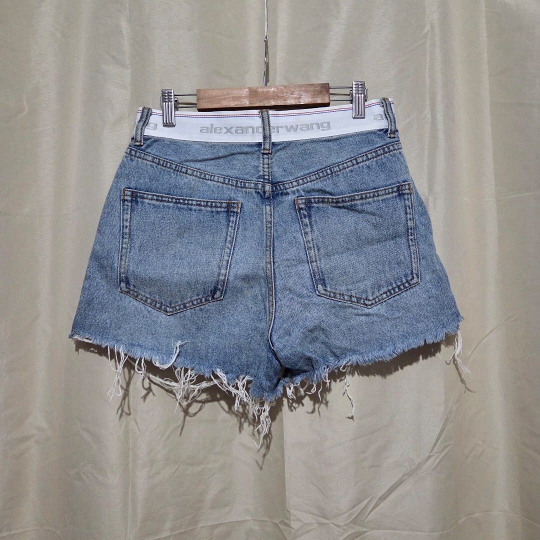ALEXANDER WANG WOMEN SHORTS (Category: Luxury Apparel) located in Santiago. Submitted by fromboxes (Listing ID 1460817747, Image 2). Description: Like new looks Small Ships thru J&T Isabela North Luzon Shipping Nationwide No rush shipping 😊😊.