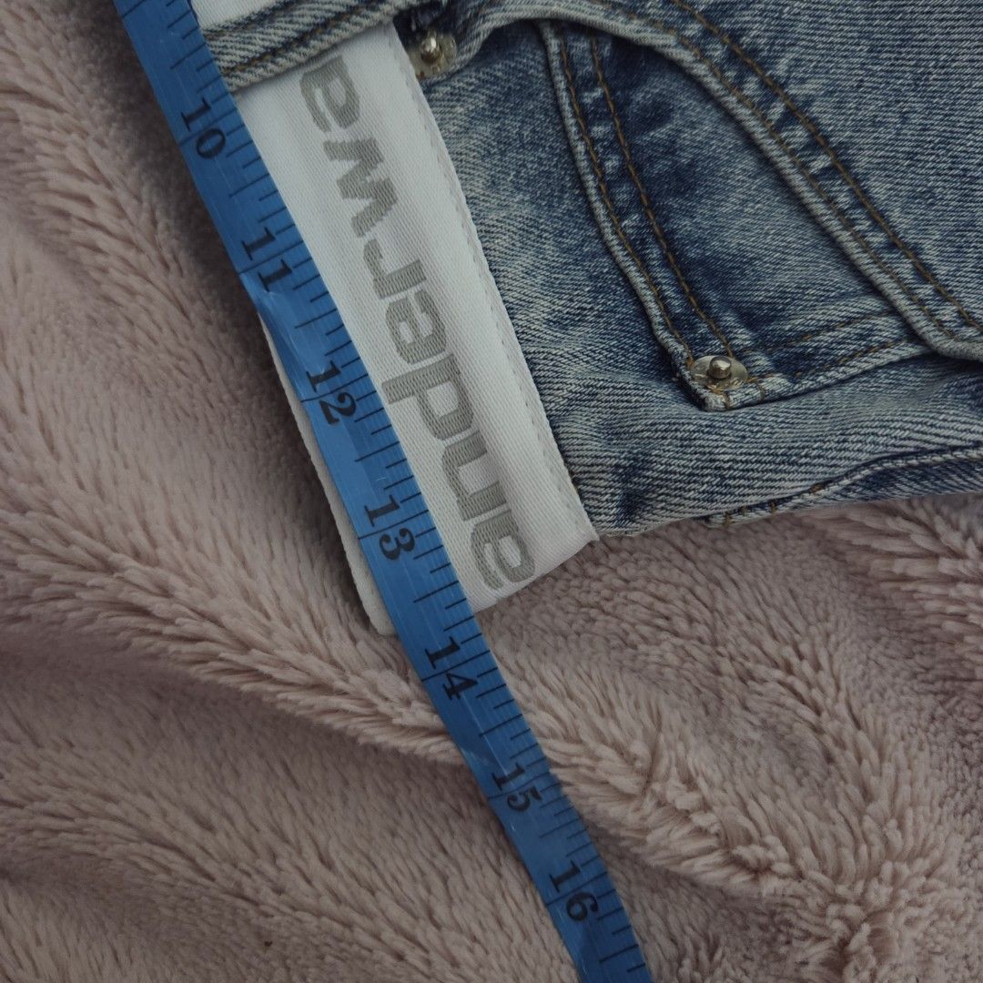 ALEXANDER WANG WOMEN SHORTS (Category: Luxury Apparel) located in Santiago. Submitted by fromboxes (Listing ID 1460817747, Image 3). Description: Like new looks Small Ships thru J&T Isabela North Luzon Shipping Nationwide No rush shipping 😊😊.