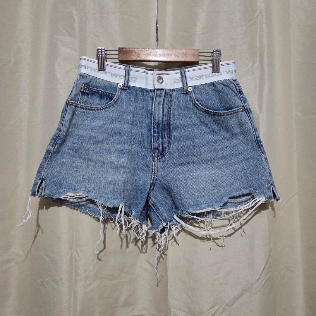 ALEXANDER WANG WOMEN SHORTS (Category: Luxury Apparel) located in Santiago. Submitted by fromboxes (Listing ID 1460817747, Image 1). Description: Like new looks Small Ships thru J&T Isabela North Luzon Shipping Nationwide No rush shipping 😊😊.