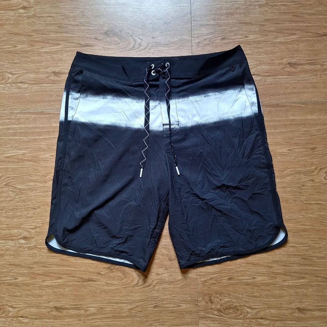 American Eagle Board Short (Category: Swim Trunks & Board Shorts) located in Calatrava. Submitted by freecyclethreads (Listing ID 1460897089, Image 3). Description: Excellent Condition Size: 34 Mine: 450 + Shipping Fee Courier: J&T MOP: GCASH, GoTyme 📌 Note: Color may vary due to lighting. Payment first only. No cod/cop..