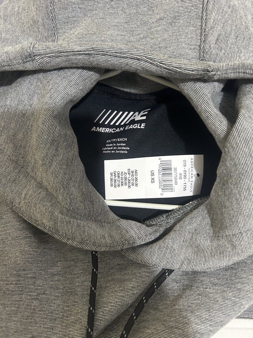American Eagle Hoodie (Category: Coats, Jackets and Outerwear) located in Quezon City. Submitted by winnerjer2911 (Listing ID 1460877089, Image 2). Description: Never been used size US XS pasok sa S-M 1k only may hangtag pa po.