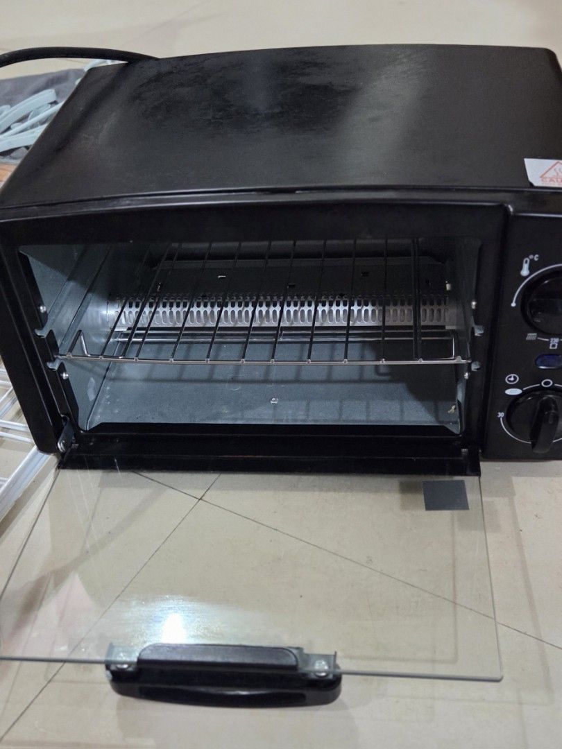 American Home Black Toaster Oven 20L (Category: Ovens & Toasters) located in Buguias. Submitted by pufflydeclutter_ph (Listing ID 1460899172, Image 2). Description: 100% working just fine. Dina nagagamit kaya nastock pero gumagana parin. Message me for video. - American Home toaster oven - Features a glass door for easy viewing - Two knobs for precise temperature and timer control - Comes with an interior wire rack - Power cord included - Ideal f