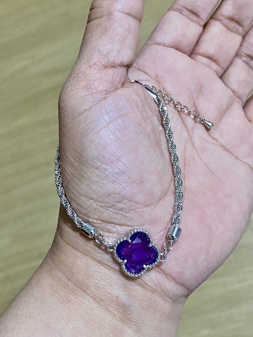 Amethyst Clover Charm in Silver Bracelet (Category: Bracelets) located in Pasig City. Submitted by talaversify (Listing ID 1460918543, Image 1). Description: Semi-precious stone: Amethyst Stone size: 15mm x 4mm Wrist size: 16cm to 20cm 💠 Natural stone 💠.