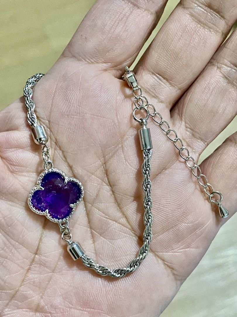 Amethyst Clover Charm in Silver Bracelet (Category: Bracelets) located in Pasig City. Submitted by talaversify (Listing ID 1460918543, Image 2). Description: Semi-precious stone: Amethyst Stone size: 15mm x 4mm Wrist size: 16cm to 20cm 💠 Natural stone 💠.