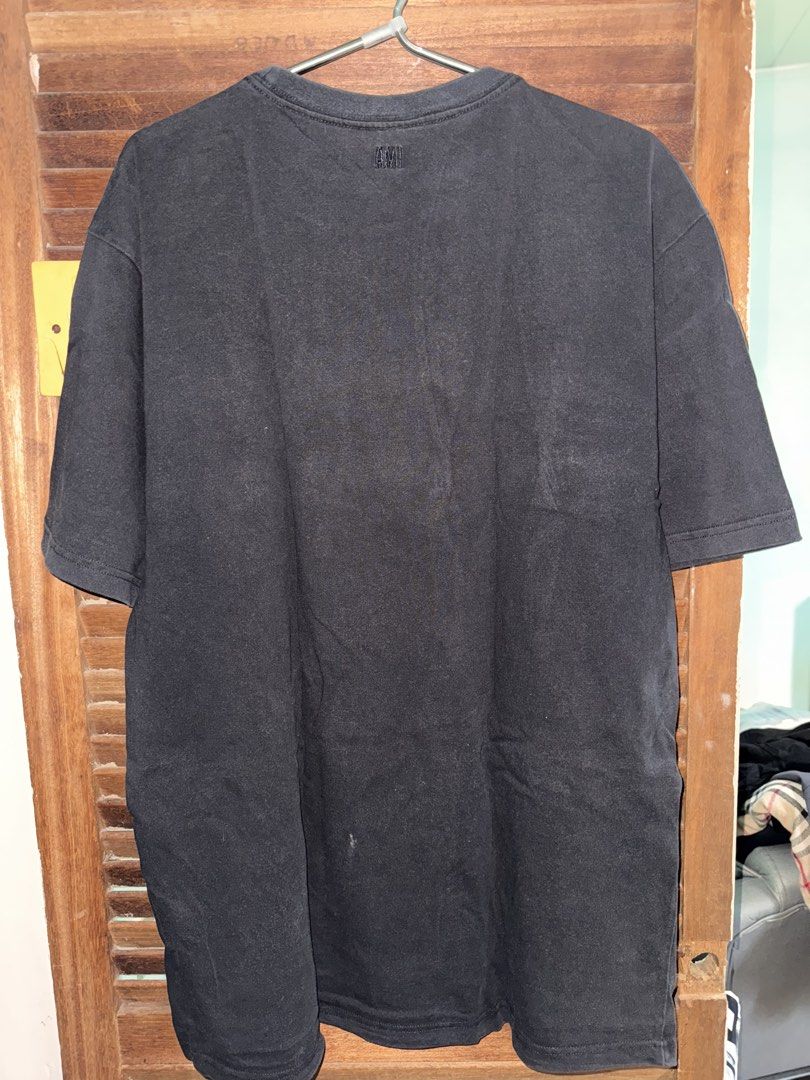 Ami shirt (Category: Shirts) located in San Pedro. Submitted by vennizventura (Listing ID 1460765773, Image 2). Description: Fits up to Large No flaws Please note: Color may slightly vary in photos due to lighting. 😊.
