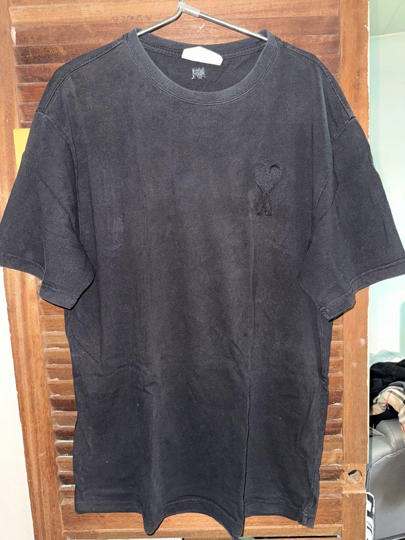 Ami shirt (Category: Shirts) located in San Pedro. Submitted by vennizventura (Listing ID 1460765773, Image 1). Description: Fits up to Large No flaws Please note: Color may slightly vary in photos due to lighting. 😊.