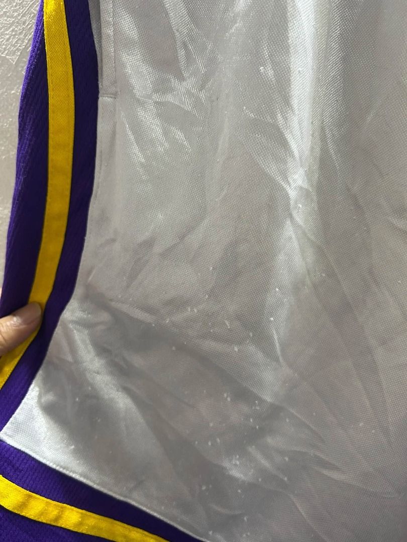 AND1 (Category: Shorts) located in Caloocan City. Submitted by j3ngsanity (Listing ID 1460875830, Image 3). Description: SIZE 32 to 38 ISSUE LINTS.