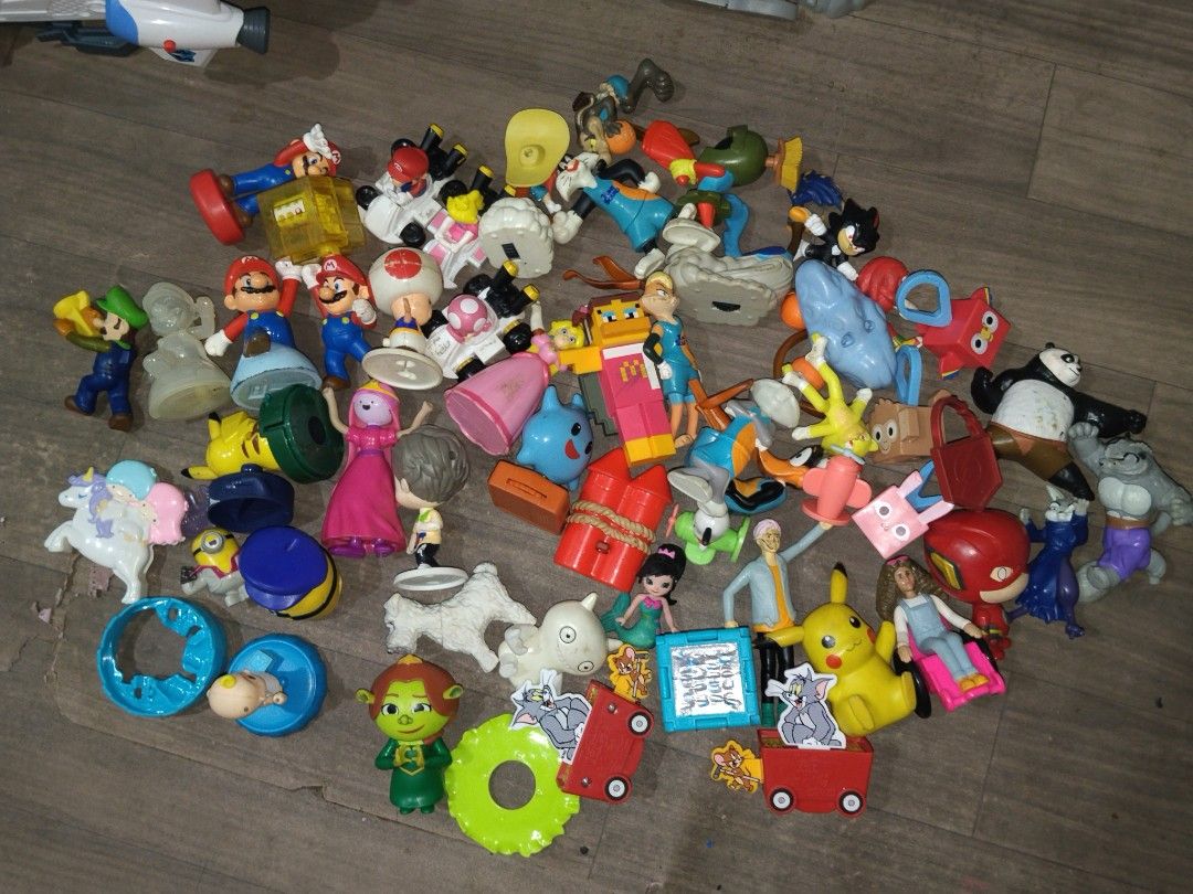 Anik anik 60 pcs. Assorted mcdo / jollibee Toy Figures (Category: Designer & Blind Box Toys) located in Manila. Submitted by therealwels (Listing ID 1460870319, Image 1). Description: - Assorted toy figures lot - Features characters from Mario, Looney Tunes, Pokemon, and more - Includes figures from fast food promotions - Ideal for collectors and children - Sold as a complete lot.