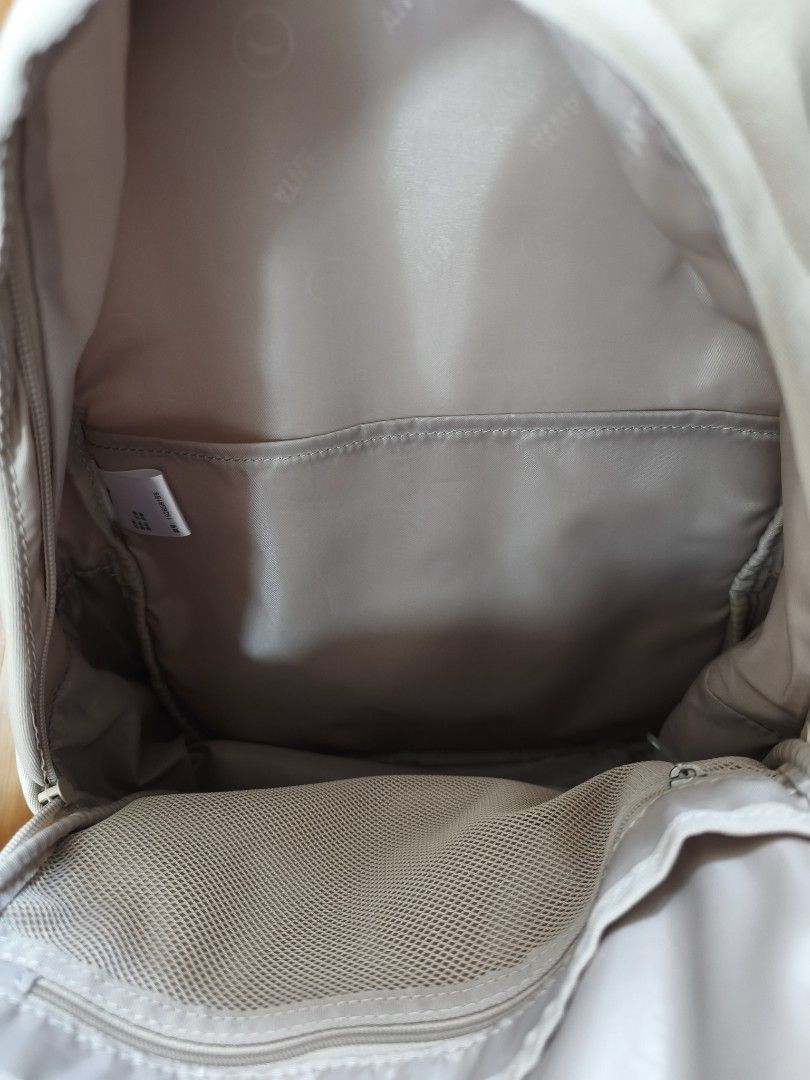 Anta backpack bag brand new (Category: Backpacks) located in Manila. Submitted by joyce_car (Listing ID 1460723721, Image 2). Description: Anta backpack 19L 45*30cm php1100 only srp for 199rmb or 1900php location Manila.