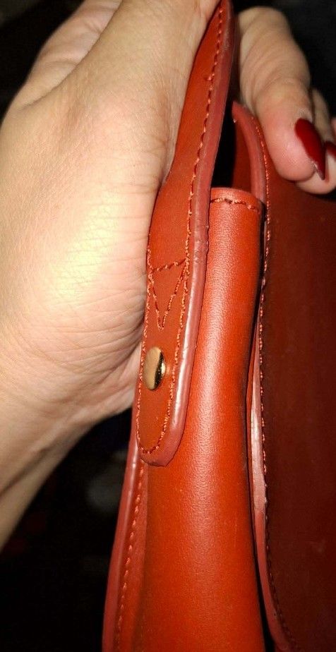 A.p.c (Category: Luxury Bags & Wallets) located in Manila. Submitted by boldfire_315559 (Listing ID 1460724645, Image 3). Description: okay source looks new no issue.